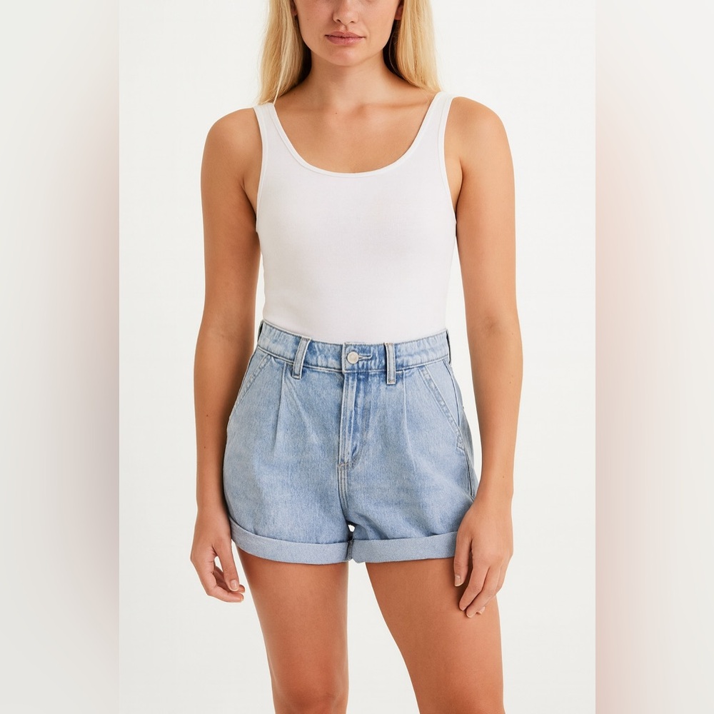 American Eagle High-Rise Cuffed Mom Jean Shorts Light Wash Size 0